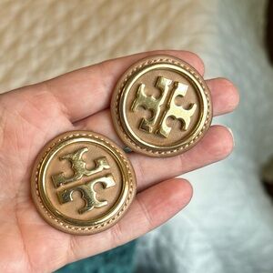 UPCYCLE THESE! Tory Burch gold T logo emblems on tan leather